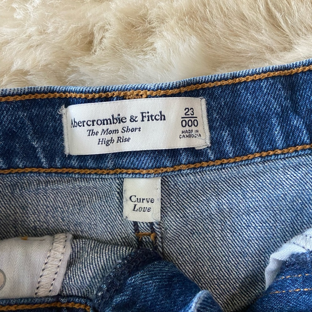 Abercrombie mom denim short - Picture 3 of 3